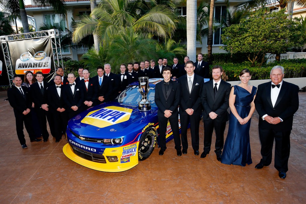 Chase Elliott with his crew, team owner Dale Earnhardt Jr., and Linda and Rick Hendrick