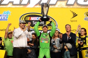 Kyle Busch hoists the 2015 NASCAR Sprint Cup Series championship trophy (photo - NASCAR via Getty Images)